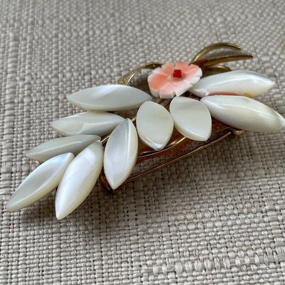 Vintage Pin White/Gold Tone Leaf Brooch Pin - Picture 5 of 10